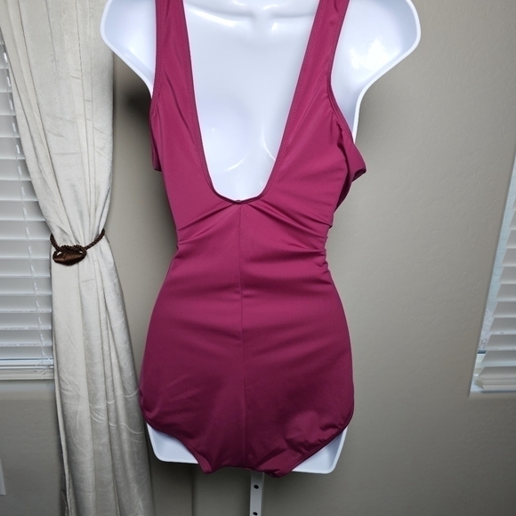 143.🆕 Size 16 Women's Striped One Piece Swimsuit Plus Size Swimwear - Picture 7 of 9